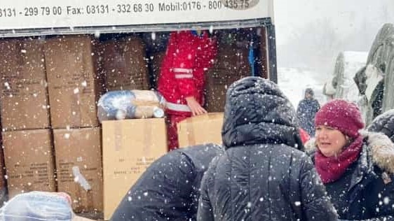 Bosanci i Hercegovci koji žive u Minhenu poslali 1.000 paketa pomoći migrantima u Bihaću